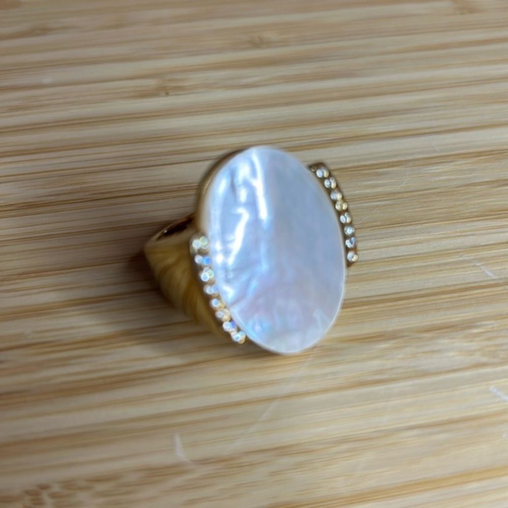 Vintage Oval Mother of Pearl Ring